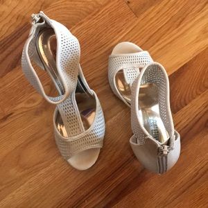 Jennifer Lopez cream zip back heels
